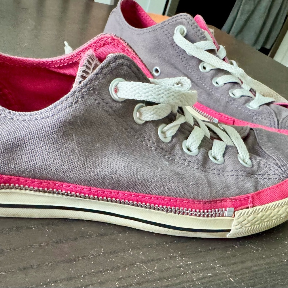 Converse Women's Gray with Pink Trim Low Top Sneakers - Picture 2 of 5